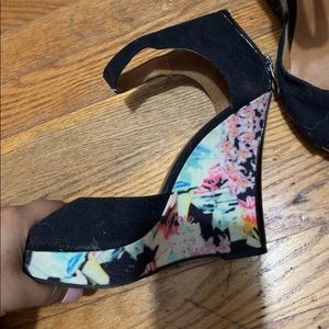 Cosmopolitan flower wedges